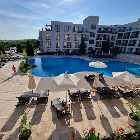 아파트 Diamond Pool View - First Line *